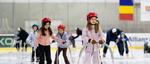 Copii la sesiunea demonstrativă de inițiere în patinaj, 17 octombrie 2026