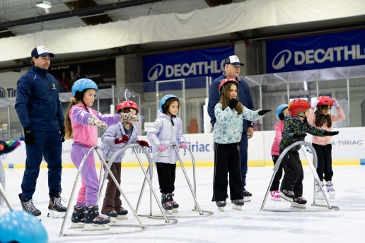 Copii la sesiunea demonstrativă de inițiere în patinaj, 17 octombrie 2026
