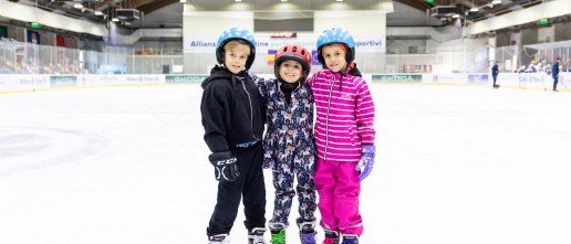 Copii participanți la selecția de patinaj